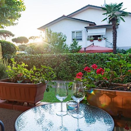 Apartment Holiday Versilia Камайоре Экстерьер фото